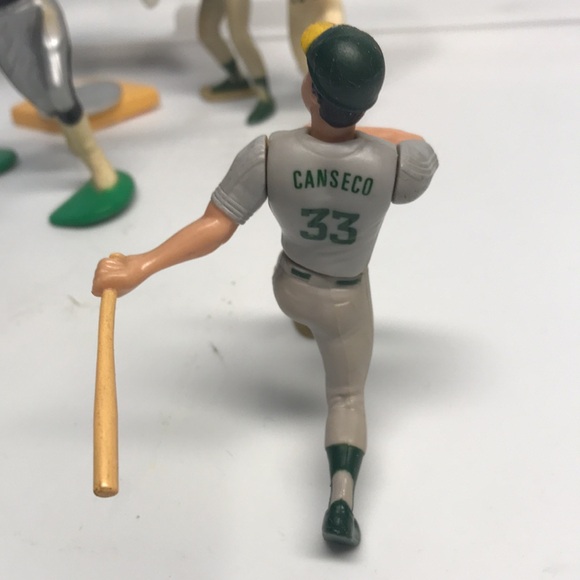 NBA, NFL and MLB Bundle of Figurine’s - Picture 9 of 14